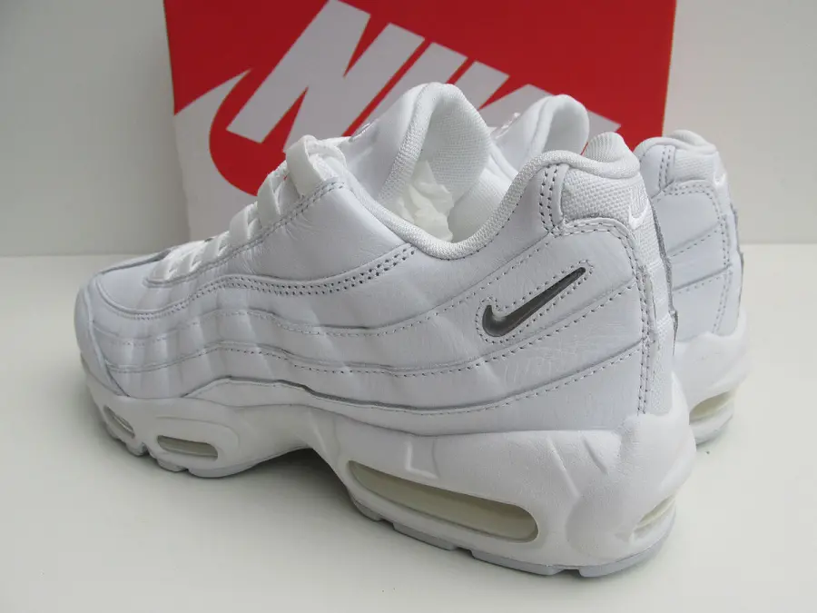Giày Nike Air max 95 Receives A 'Triple White' FN7273-100 - Ảnh 3