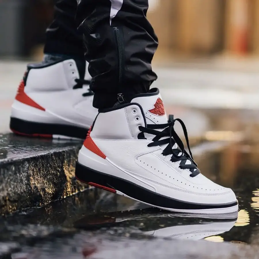 Alternative view of Giày Nike Air Jordan 2 Retro OG 'Chicago' DX2454-106