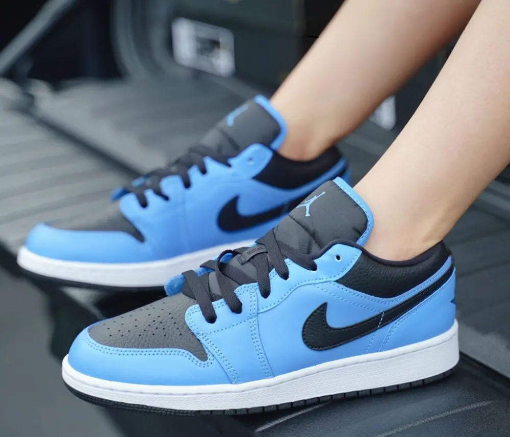 Alternative view of Giày Nike Air Jordan 1 Low 'University Blue Black' 553558-403