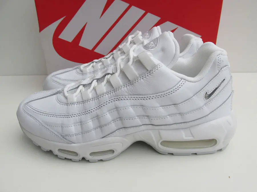 Alternative view of Giày Nike Air max 95 Receives A 'Triple White' FN7273-100