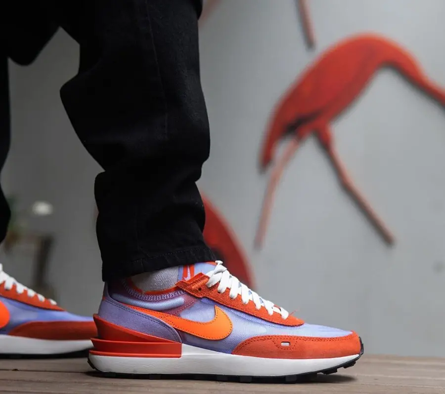Alternative view of Giày Nike Wmns Waffle One 'Active Fuchsia' DC2533-800