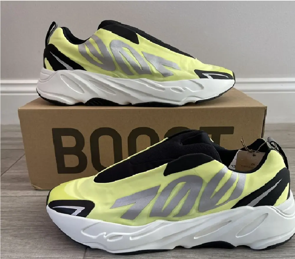 Giày Adidas Yeezy Boost 700 MNVN Laceless 'Phosphor' GY2055 - Ảnh 3