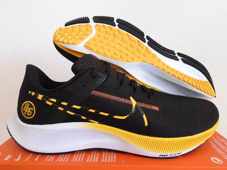 Alternative view of Giày Nike Air Zoom Pegasus 38 'Black University Gold' DM7602-001