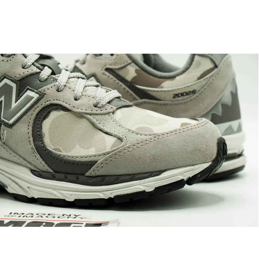 Giày New Balance BAPE x 2002R ‘Apes Together Strong Grey Camo’ M2002RBG - Ảnh 3