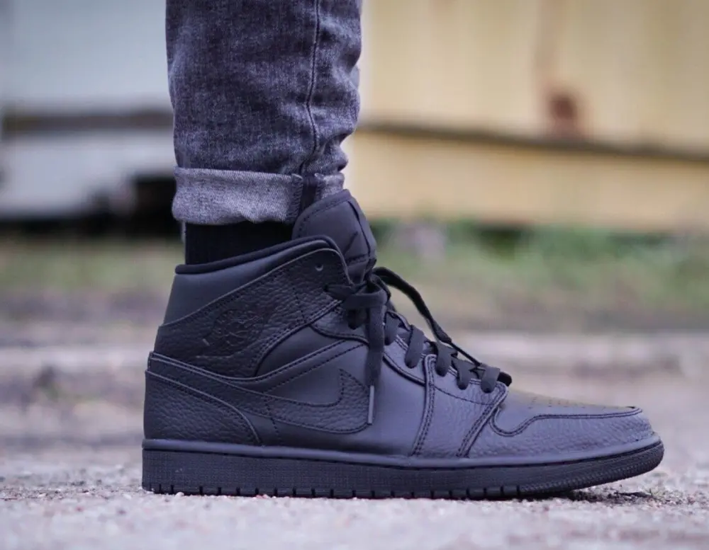 Giày Nike Air Jordan 1 Mid 'Triple Black' 554724-091 - Ảnh 4