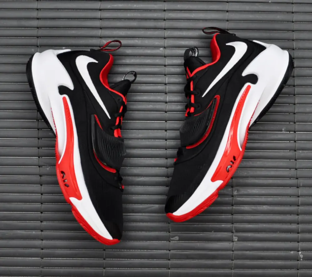Alternative view of Giày Nike Zoom Freak 3 'Bred' DA0694-003