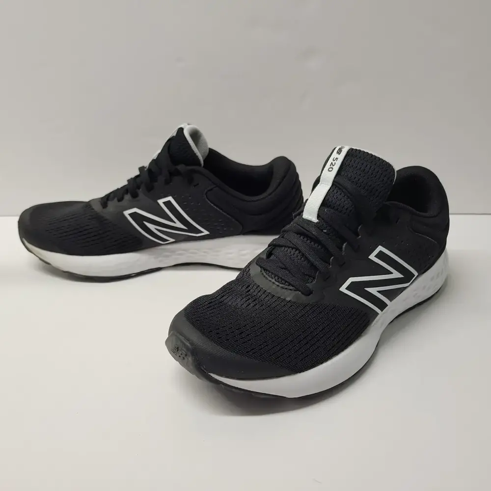 Alternative view of Giày New Balance 520 V7 Black W520LK7