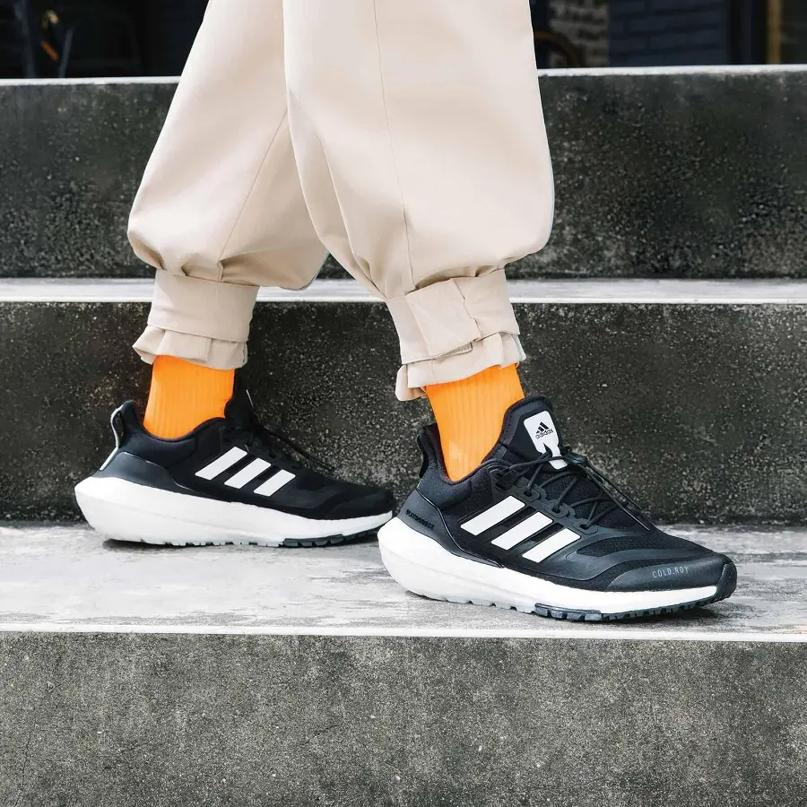 Alternative view of Giày Adidas UltraBOOST 22 COLD.RDY 2.0 'Core Black' GX8320