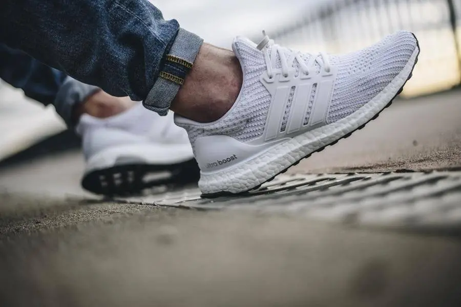 Alternative view of Giày Adidas Ultraboost 4.0 'Pure White' BB6168