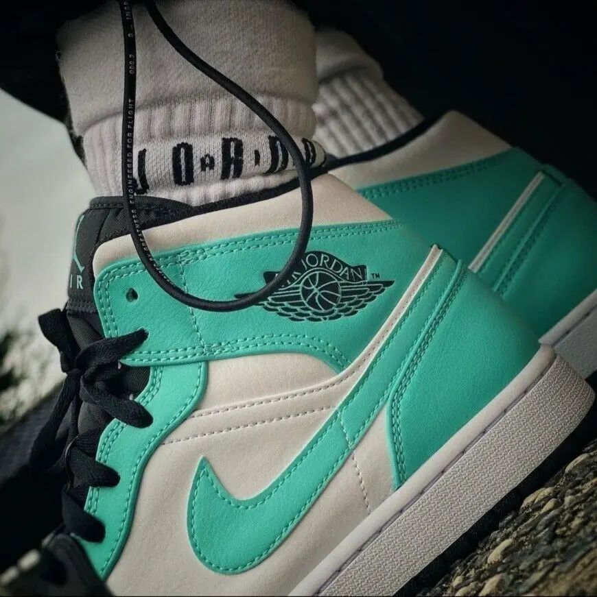 Alternative view of Giày Nike Air Jordan 1 Mid 'Island Green' 554724-132