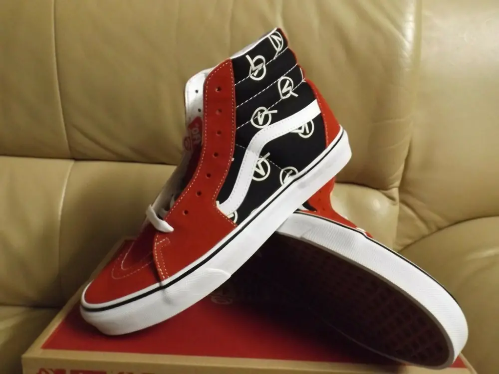 Alternative view of Giày Vans Sk8-Hi 'Circle V' VN0A4BV617B