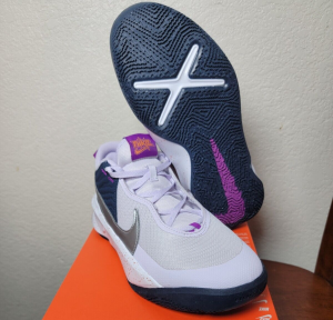 Alternative view of Giày Nike Team Hustle D10 'Barely Grape' DQ8375-500