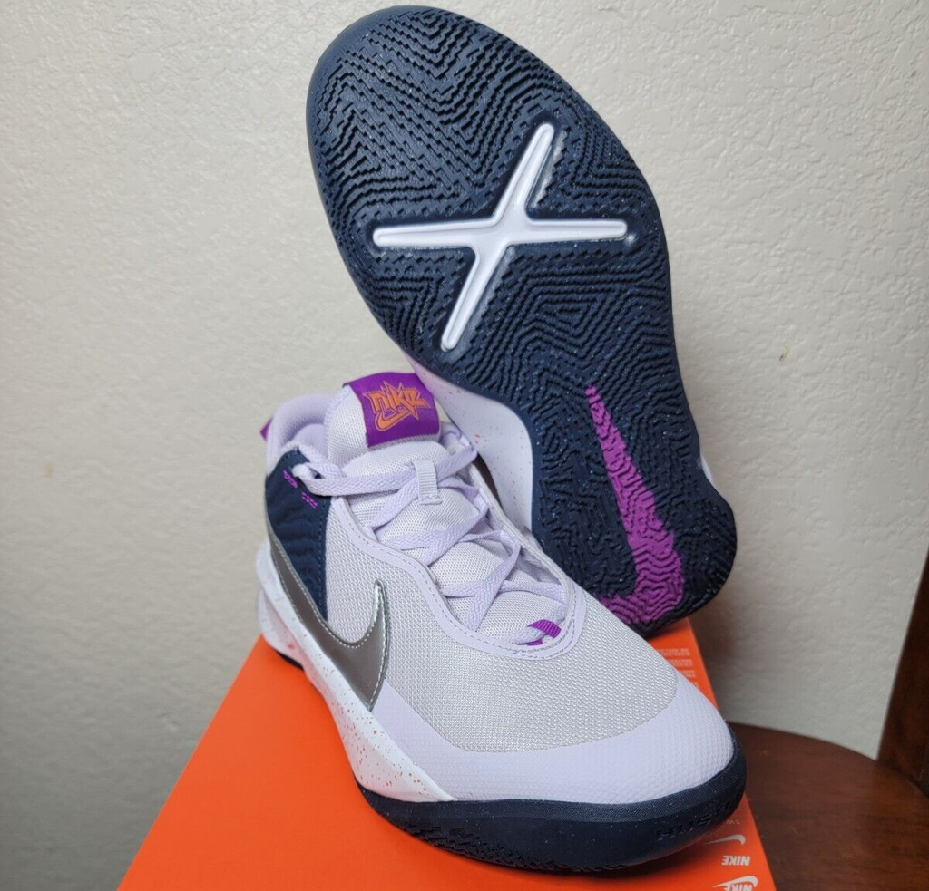 Giày Nike Team Hustle D10 'Barely Grape' DQ8375-500 - Ảnh 2