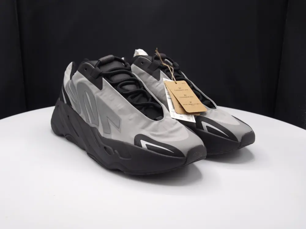 Giày Adidas Yeezy Boost 700 MNVN Metallic GW9524 - Ảnh 4