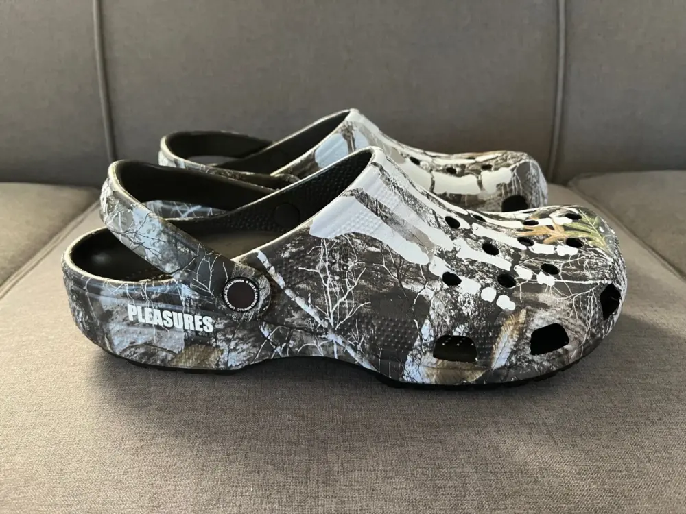 Dép Crocs Classic Clog 'Pleasures Skeleton' 208267-960 - Ảnh 5