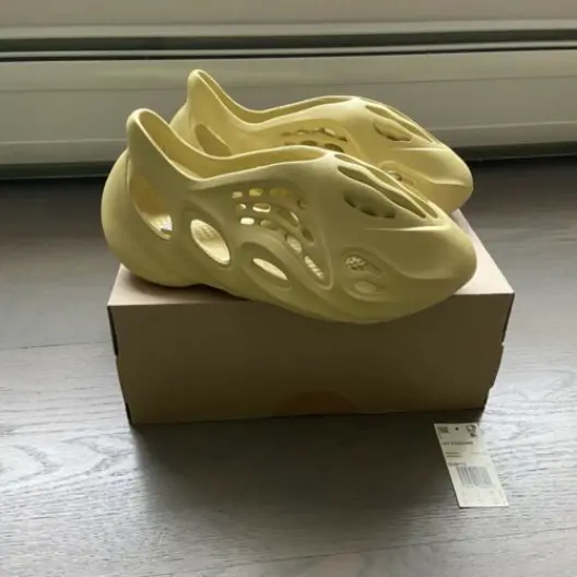 Giày Adidas Yeezy Foam RNNR Sulfur GV6775 - Ảnh 6