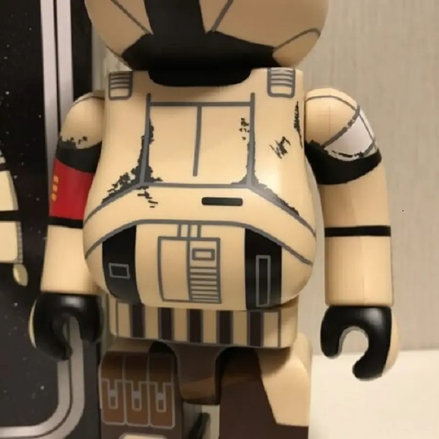Mô Hình Bearbrick Shore Trooper 400% - Ảnh 3
