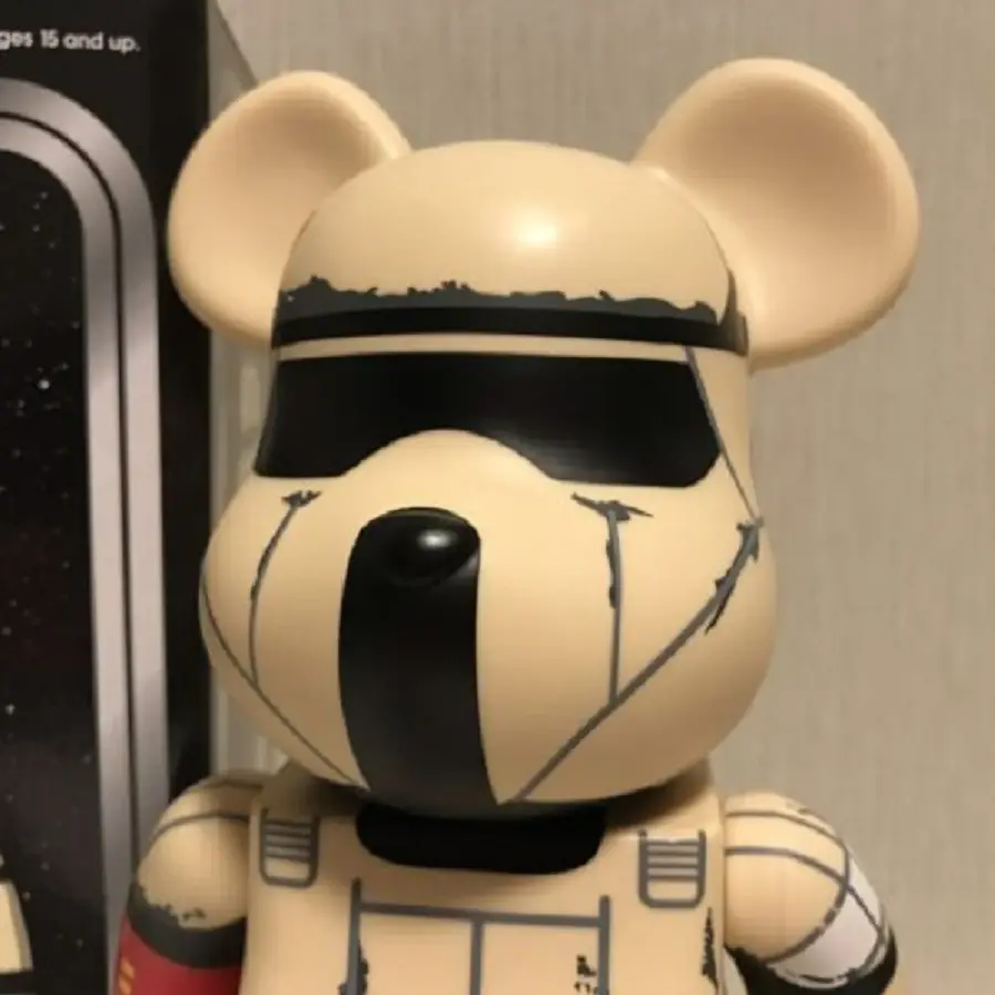 Alternative view of Mô Hình Bearbrick Shore Trooper 400%