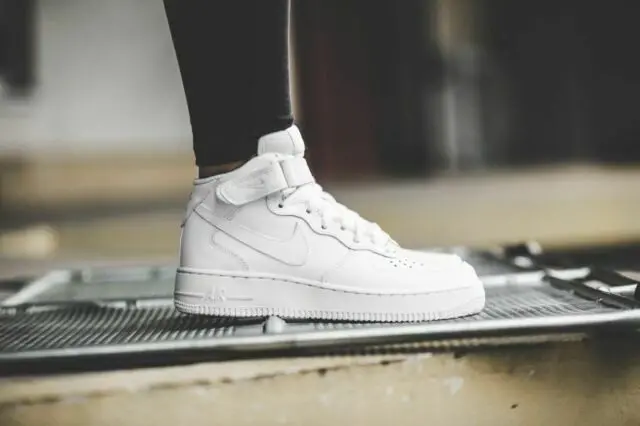 Giày Nike Wmns Air Force 1 Mid 07 Leather 'Triple White' 366731-100 - Ảnh 5