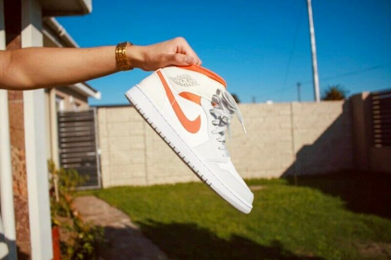 Giày Nike Air Jordan 1 Mid 'Starfish Pure Platinum' CW7591-100 - Ảnh 5