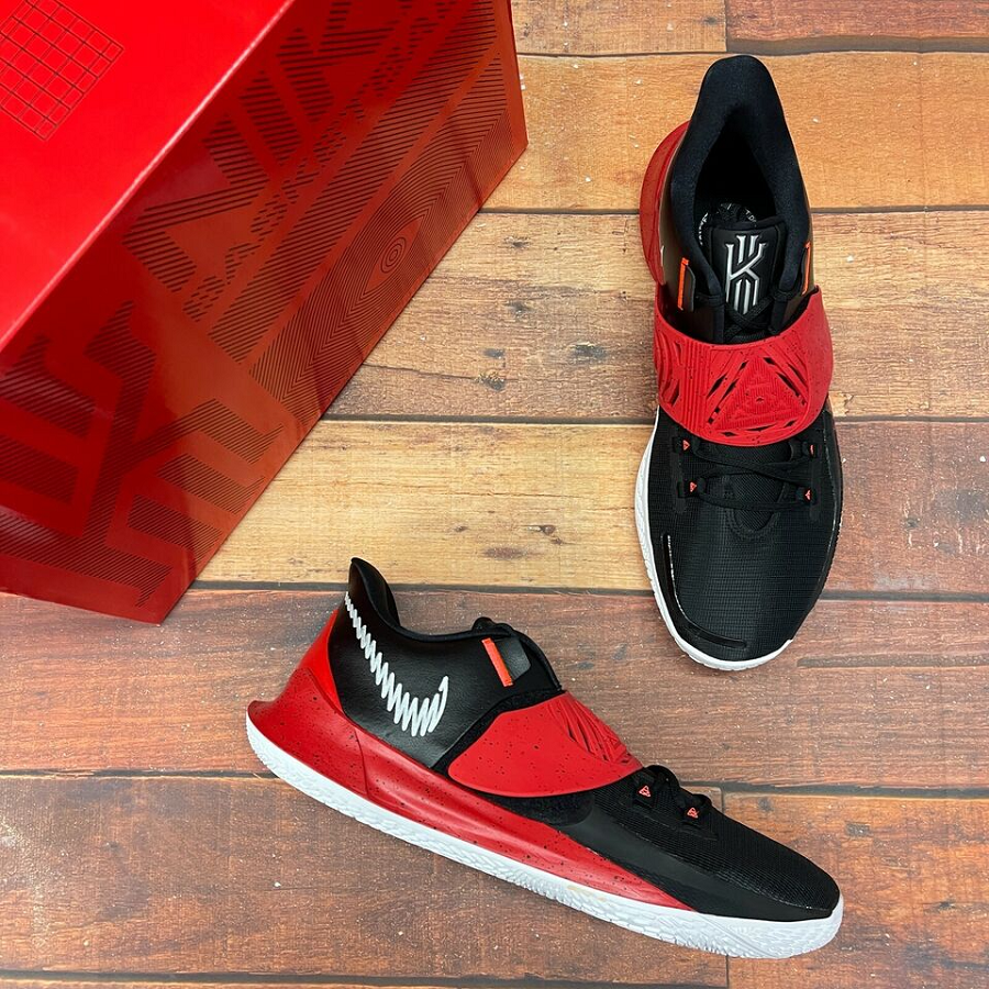 Giày Kyrie Low 3 Team ‘Black University Red’ CW6228-001 - Ảnh 6