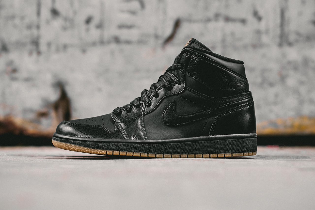Giày Nike Air Jordan 1 Retro Black Gum 555088-020 - Ảnh 3