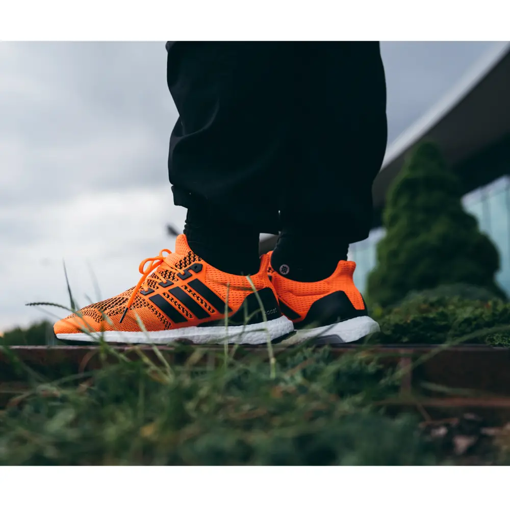 Alternative view of Giày Adidas Ultraboost 1.0 ‘Solar Orange’ S77413