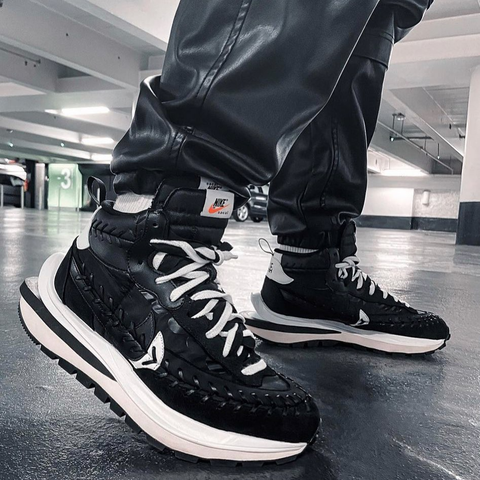 Giày Nike Vaporwaffle sacai Jean Paul Gaultier 'Black White' DH9186-001 - Ảnh 2