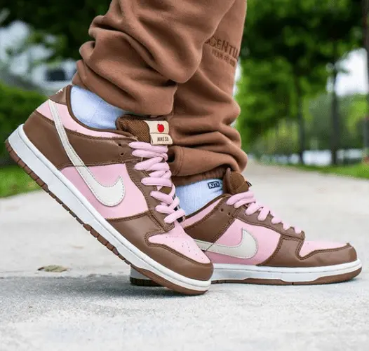 Alternative view of Giày  Stüssy x Nike Dunk Low Pro SB 'Cherry' 304292-671