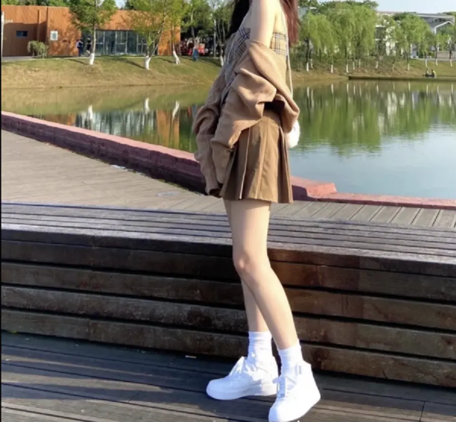 Alternative view of Giày Nike Air Force 1 High LE GS ‘Triple White’ DH2943-111