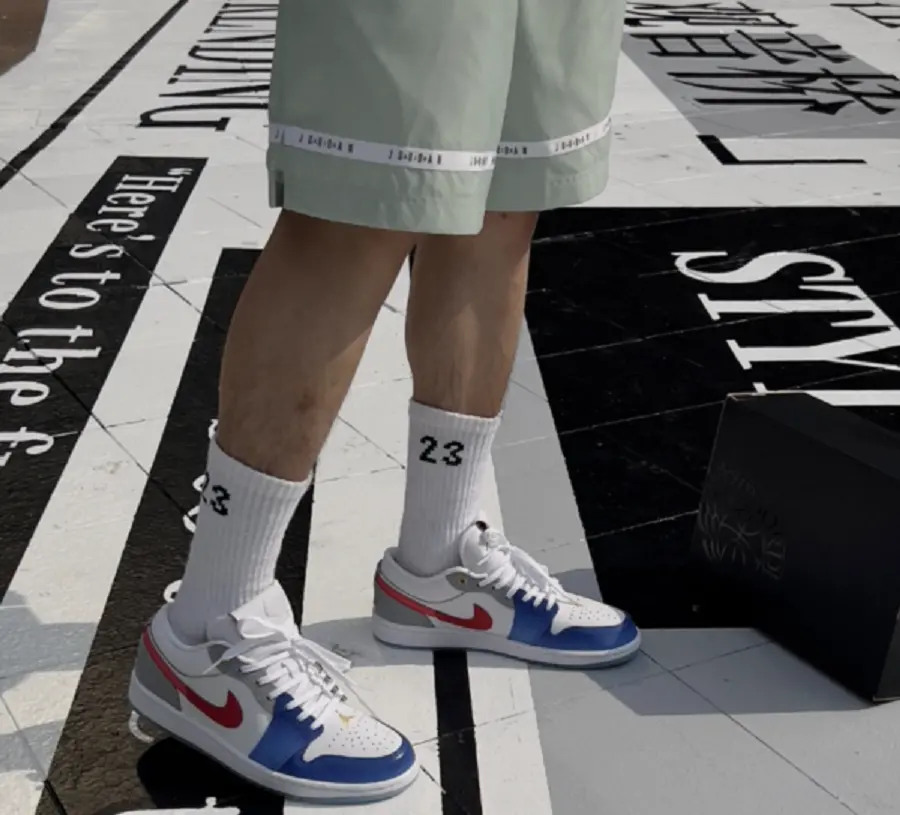 Alternative view of Giày Nike Air Jordan 1 Low SE ‘Philippines’ FN8901-164