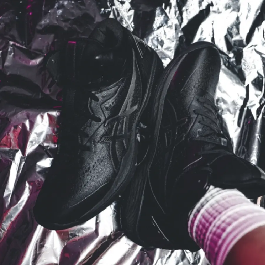 Alternative view of Giày Asics Gelhoop V15 ‘Black Gunmetal’ 1063A063-001