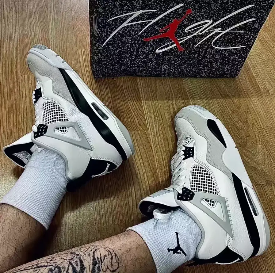 Alternative view of Giày Nike Air Jordan 4 Retro 'Military Black' DH6927-111