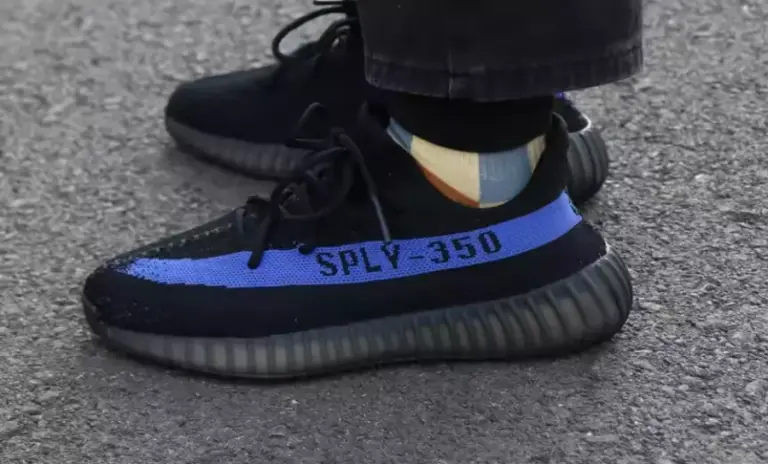 Alternative view of Giày Adidas Yeezy Boost 350 V2 'Dazzling Blue' GY7164