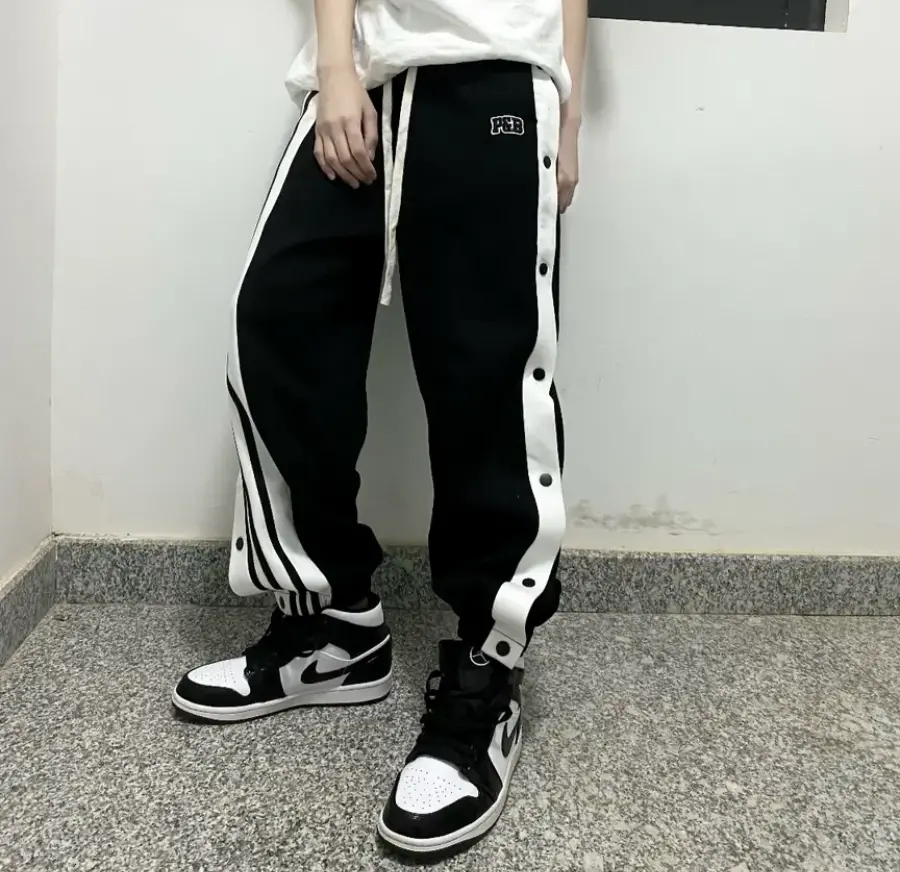 Alternative view of Giày Nike Air Jordan 1 Mid GS 'Diamond' DN4321-100