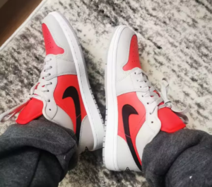 Alternative view of Giày Nike Wmns Air Jordan 1 Low 'Siren Red' DC0774-060