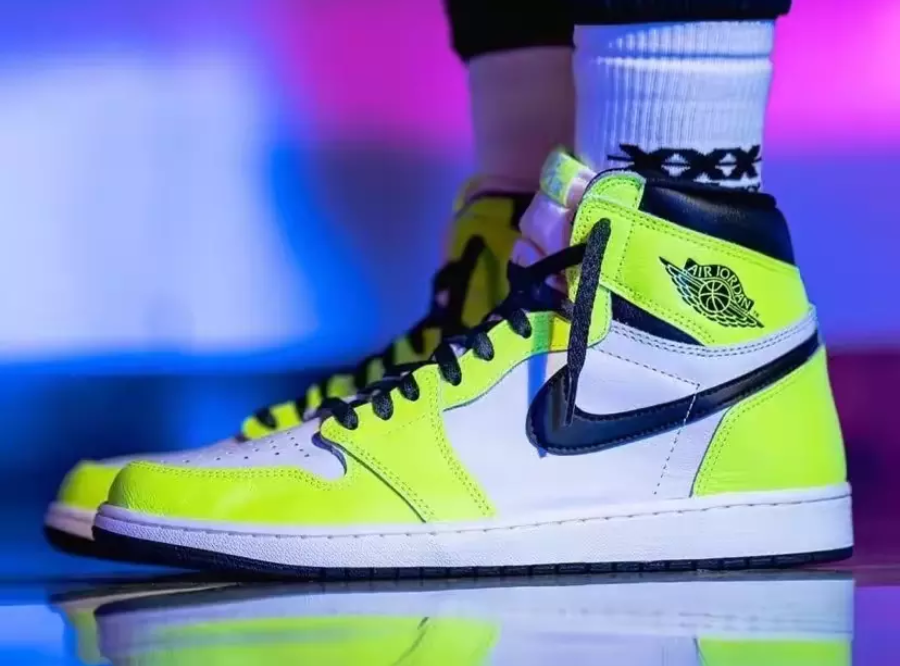 Giày Nike Air Jordan 1 Retro High OG 'Volt' 555088-702 - Ảnh 6