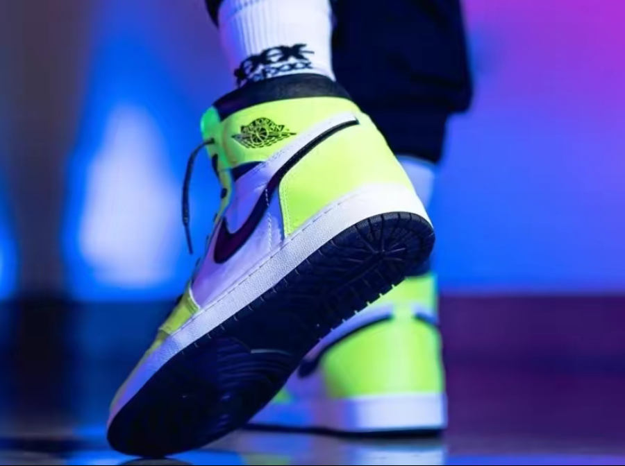 Giày Nike Air Jordan 1 Retro High OG 'Volt' 555088-702 - Ảnh 7