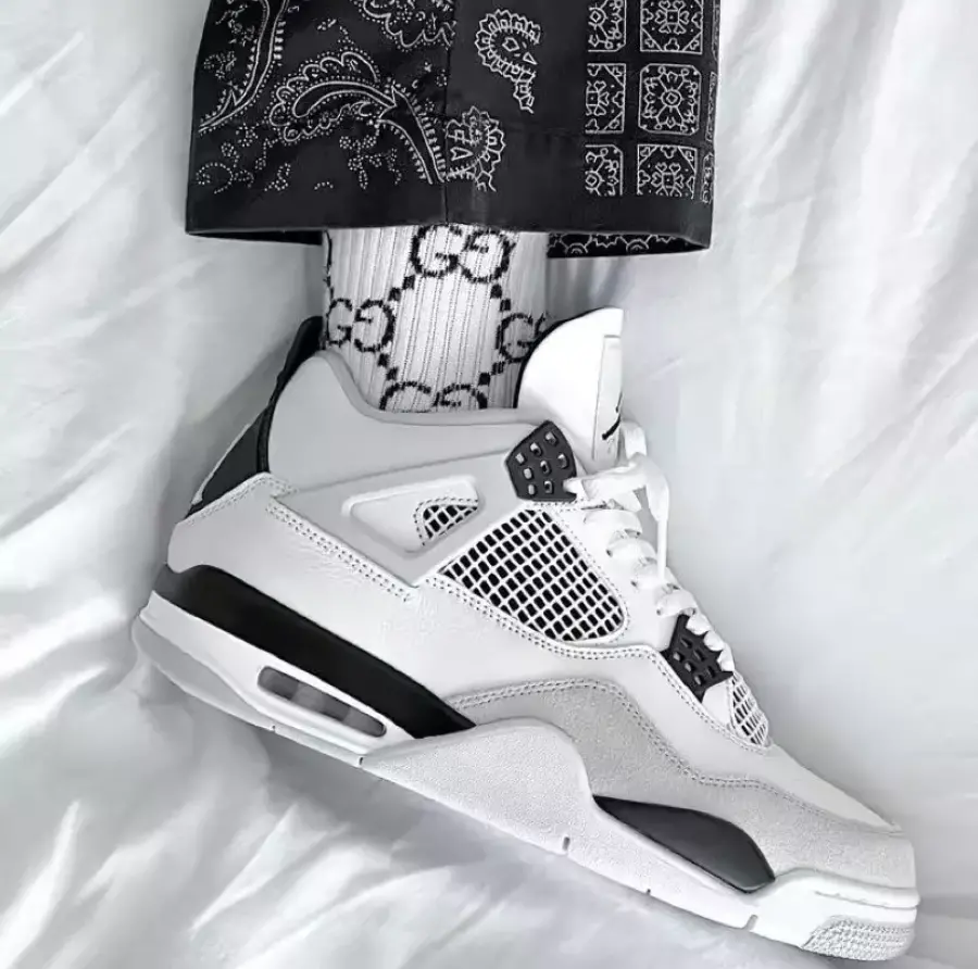 Alternative view of Giày Nike Air Jordan 4 Retro GS 'Military Black' 408452-111