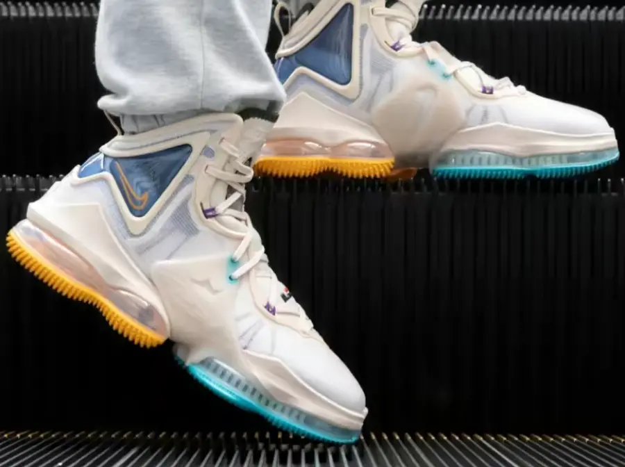 Giày Nike LeBron 19 'Minneapolis Lakers' DC9339-200 - Ảnh 3