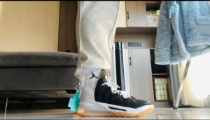 Alternative view of Giày Nike LeBron 18 EP 'Black White Gum' CQ9284-007