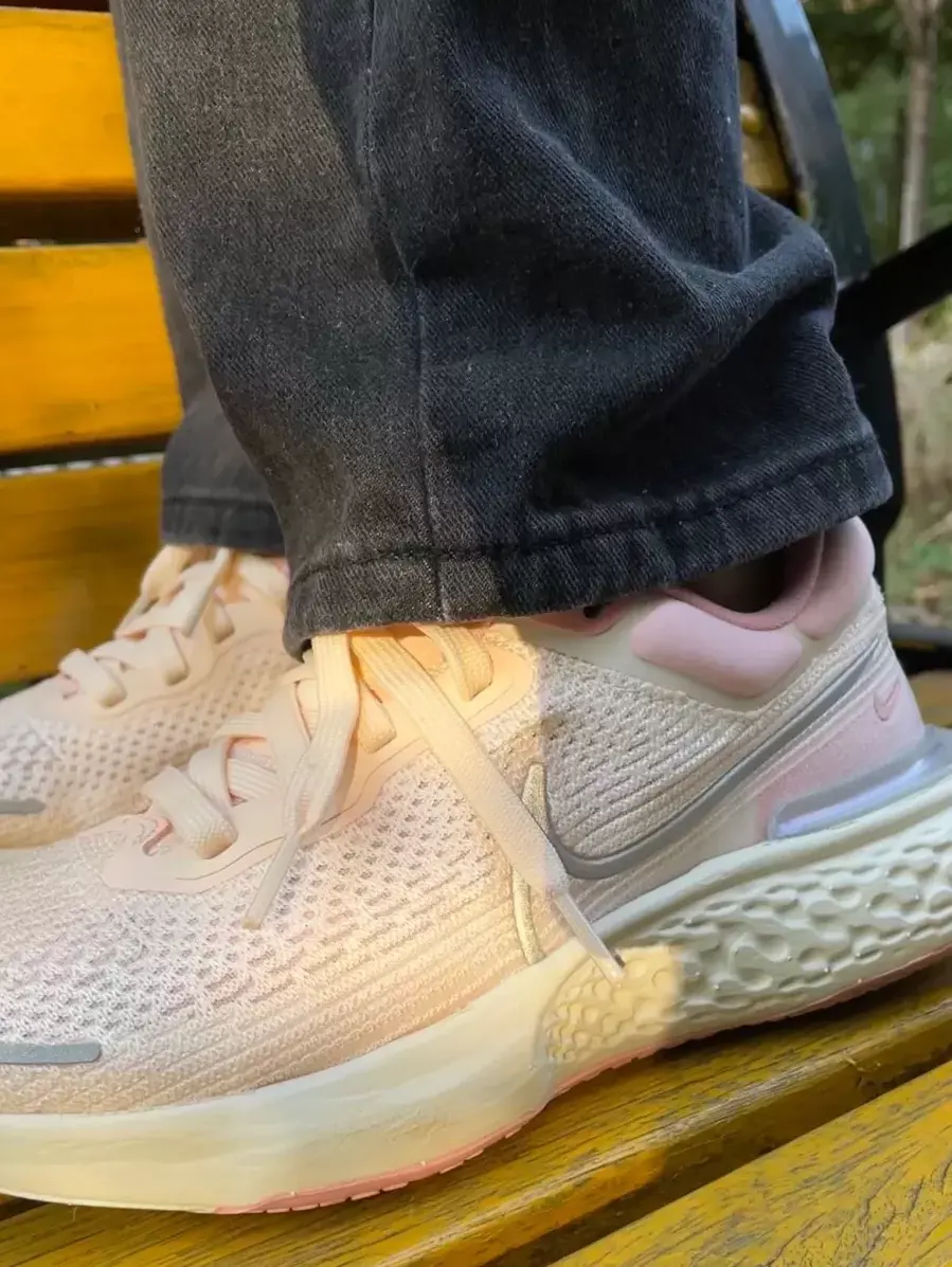 Alternative view of Giày Nike ZoomX Flyknit 'Guava Ice Pink Glaze' CT2229-800