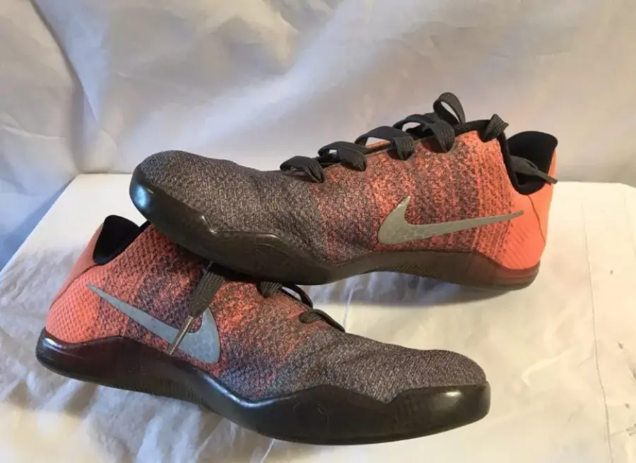 Alternative view of Giày Nike Kobe 11 GS 'Easter' 822945-078