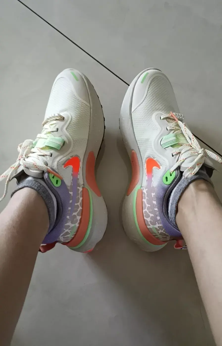 Giày Nike Wmns React Miler 'Sail Hyper Crimson' DC2112-181 - Ảnh 4