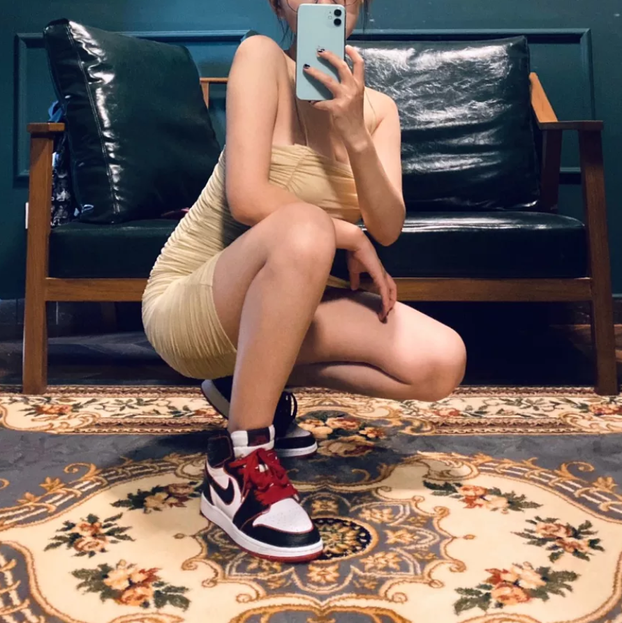 Giày Nike Air Jordan 1 Retro High OG 'Bloodline' 575441-062 - Ảnh 3