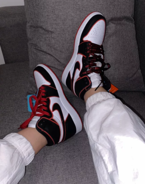 Alternative view of Giày Nike Air Jordan 1 Retro High OG 'Bloodline' 575441-062