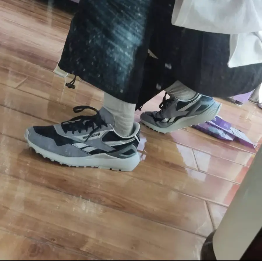 Alternative view of Giày Reebok Classic Leather Legacy AZ 'Cold Grey' H69114