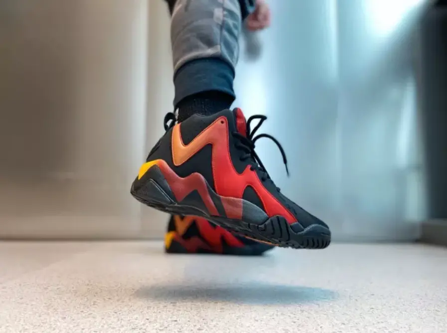 Alternative view of Giày Reebok Classics KAMIKAZE II 'Lava' H01318