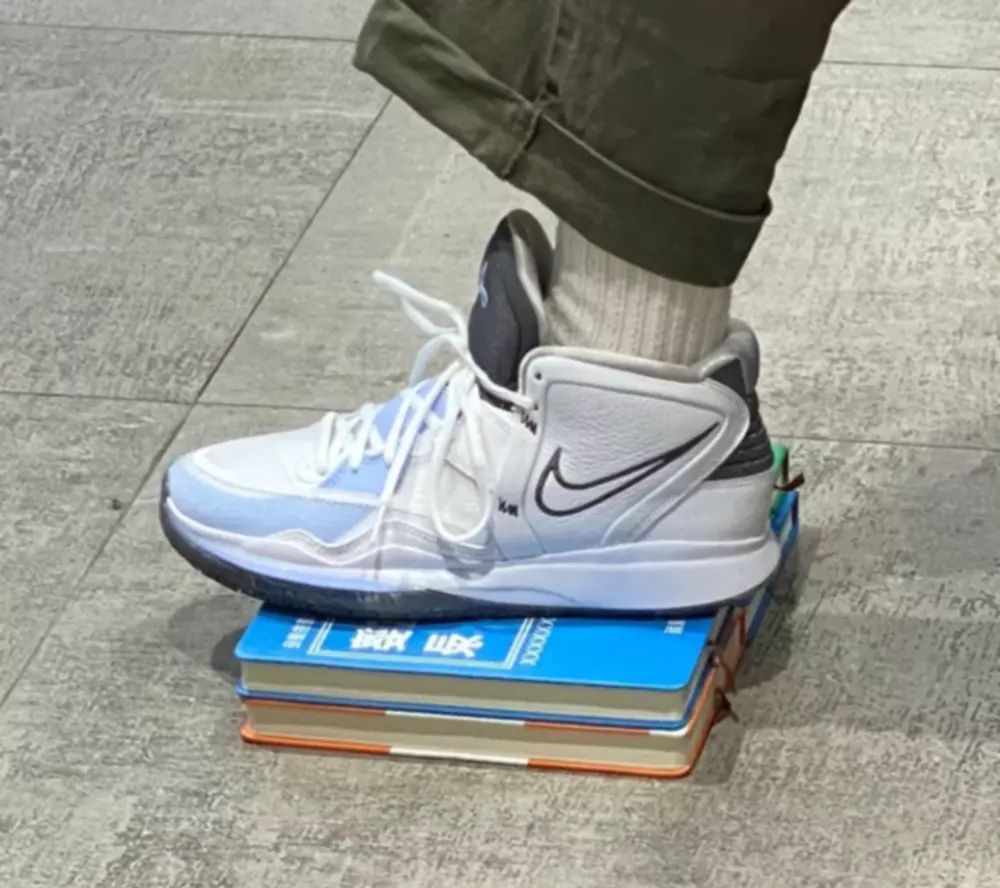 Alternative view of Giày Nike Kyrie 8 Infinity EP 'White Light Marine' DC9134-102