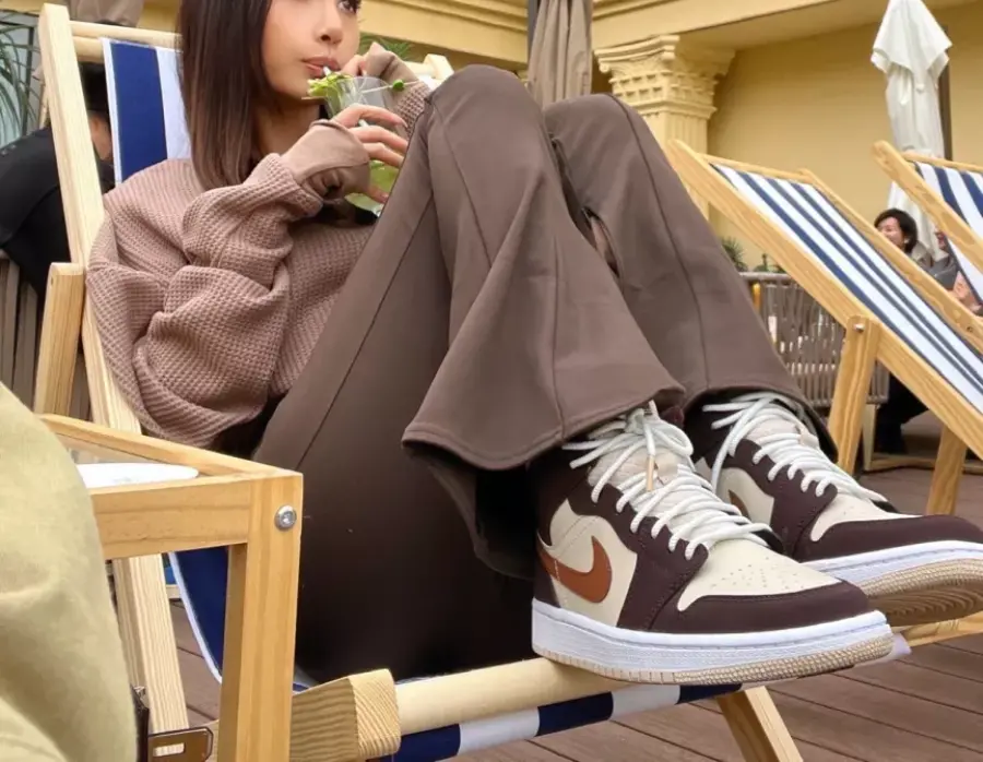 Alternative view of Giày Nike Air Jordan 1 Mid 'Cream Dark Chocolate' DO6699-200